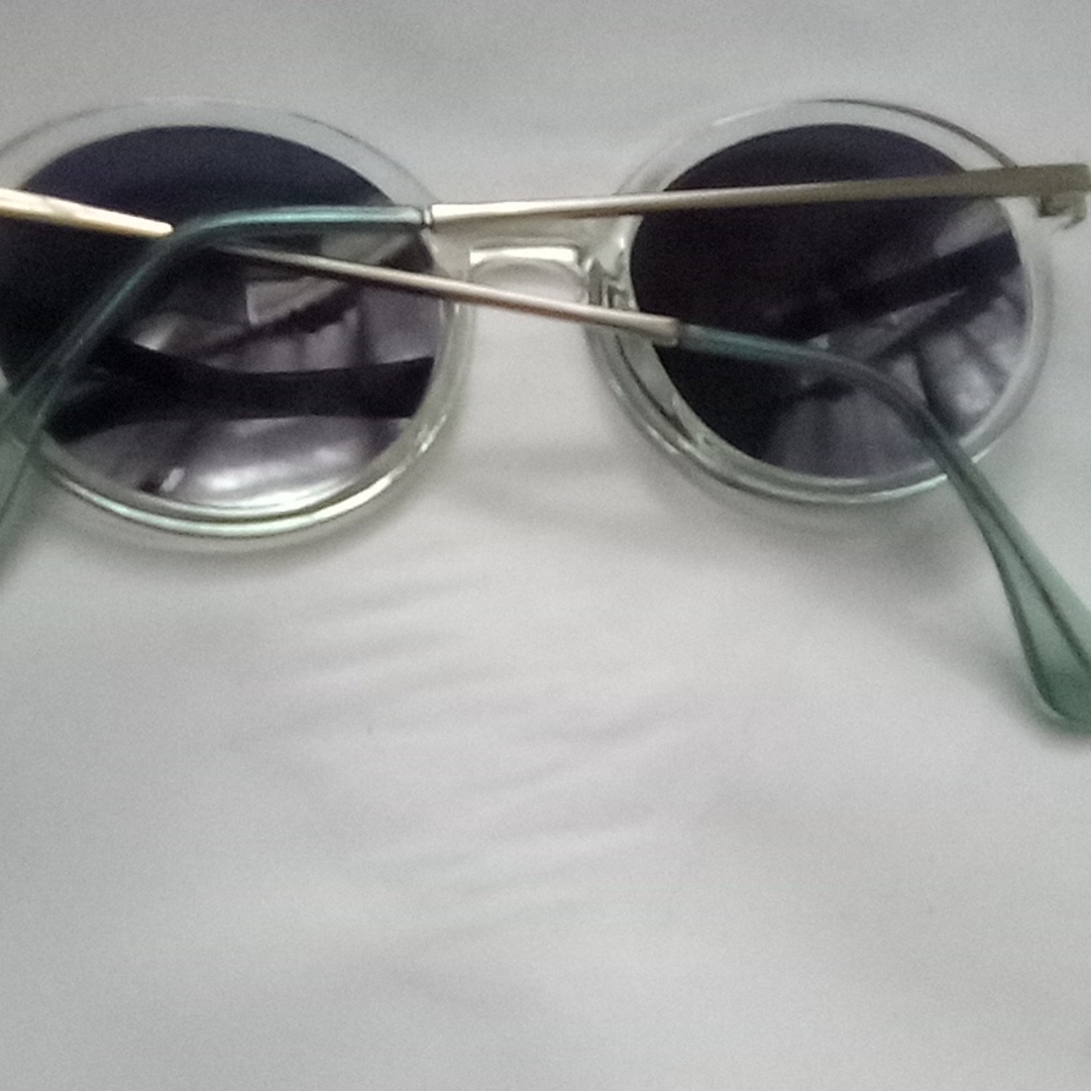 Glasses - Picture 3 of 3